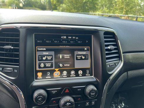 Used 2017 Jeep Grand Cherokee Altitude AWD/4WD image 25