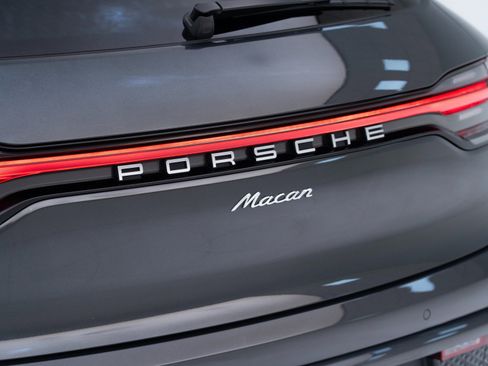 Certified 2023 Porsche Macan image 13