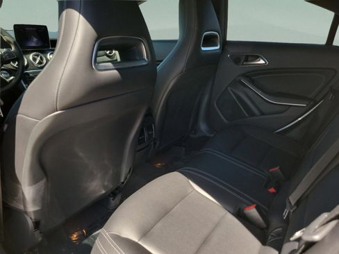 Used 2018 Mercedes-Benz CLA 250 image 7