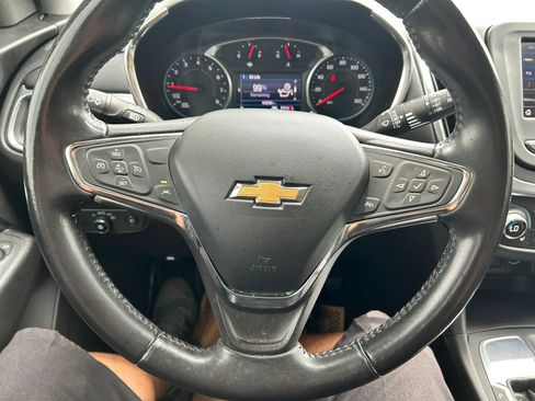 Used 2021 Chevrolet Equinox LT FWD image 18