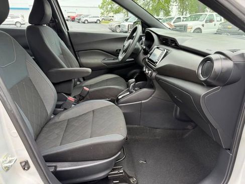 Used 2020 Nissan Kicks S FWD image 9