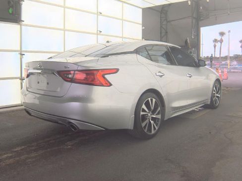 Used 2016 Nissan Maxima 3.5 SV w/ Interior Lighting Package FWD image 2