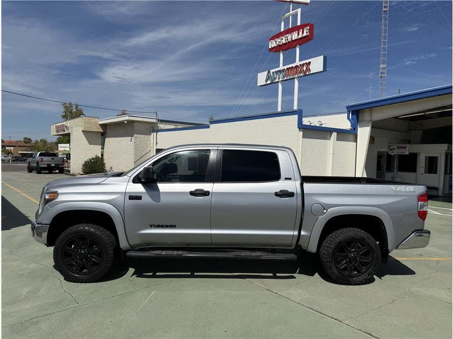 Used 2019 Toyota Tundra SR5 w/ SR5 Upgrade Package AWD/4WD image 11