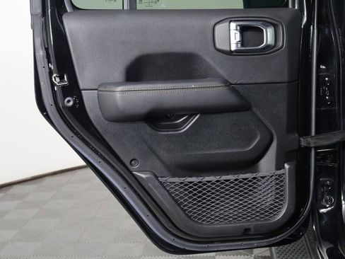 Used 2022 Jeep Gladiator Overland image 13