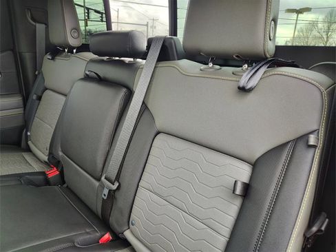 Used 2022 Chevrolet Silverado 1500 ZR2 w/ Technology Package image 5