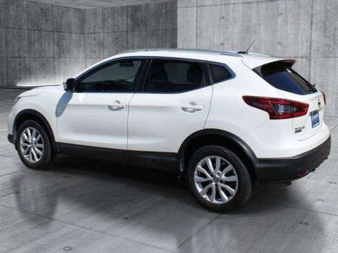 Used 2020 Nissan Rogue Sport SV image 3