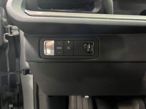 Used 2025 Chevrolet Traverse LT image 25