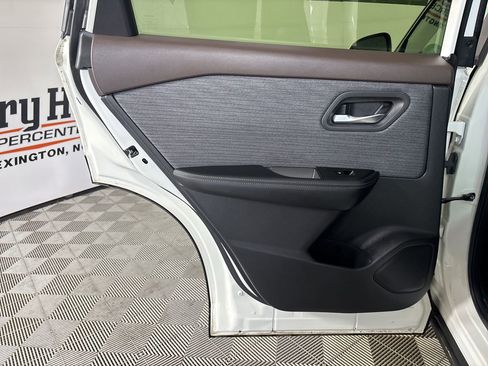 Used 2023 Nissan Rogue SV FWD image 19