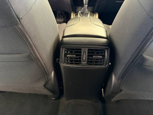 Used 2017 Nissan Rogue SV FWD image 25