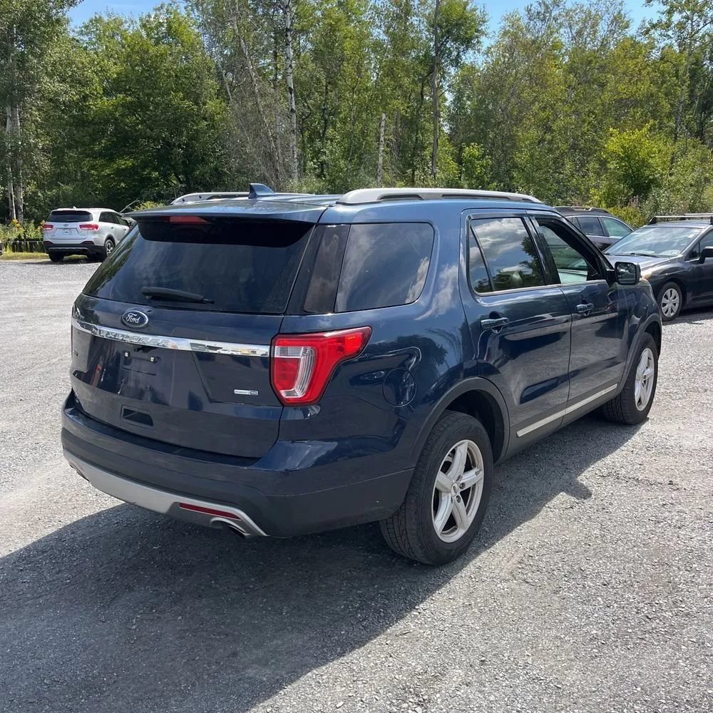 Used 2017 Ford Explorer XLT w/ Equipment Group 202A AWD/4WD image 8