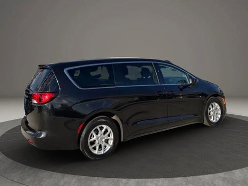 Used 2023 Chrysler Voyager LX FWD image 10