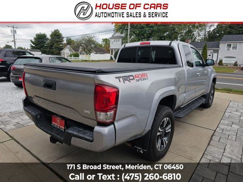 Used 2017 Toyota Tacoma TRD Sport image 4