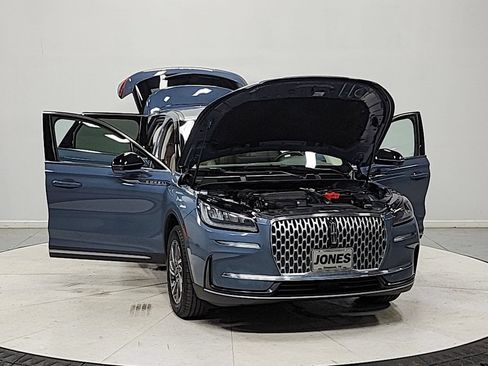 Used 2023 Lincoln Corsair AWD w/ Equipment Group 101A image 10