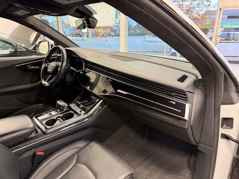 Used 2019 Audi Q8 Prestige w/ Luxury Package image 44