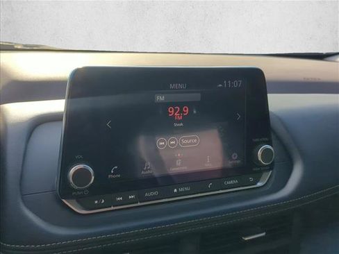 Used 2023 Nissan Rogue SV image 11