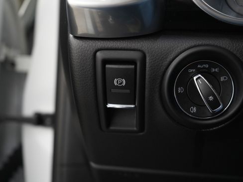 Used 2017 Porsche Cayenne Platinum Edition image 28