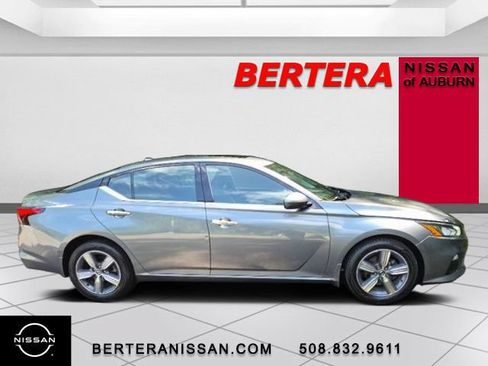 Used 2020 Nissan Altima 2.5 SL AWD/4WD image 2