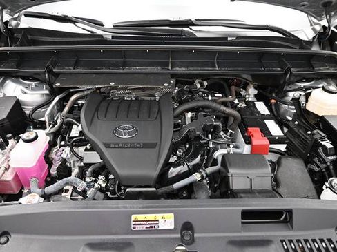 Certified 2025 Toyota Highlander XLE FWD image 22