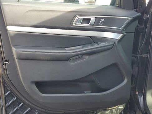 Used 2016 Ford Explorer XLT w/ Equipment Group 202A image 11