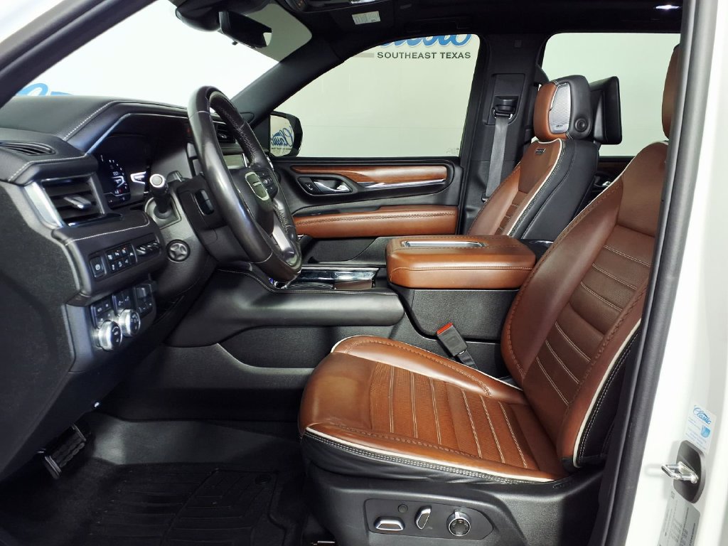 Used 2023 GMC Yukon XL Denali Ultimate AWD/4WD image 5
