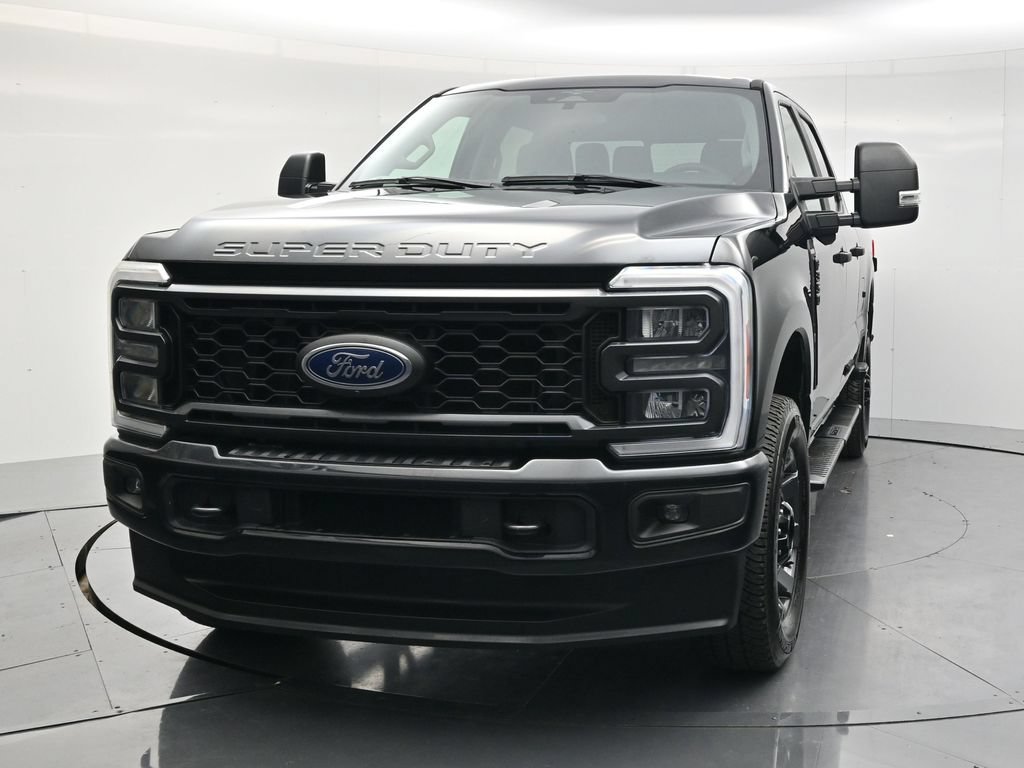Used 2023 Ford F350 XL w/ STX Appearance Package AWD/4WD image 2