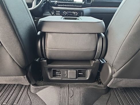 Used 2025 GMC Sierra 3500 SLT image 26