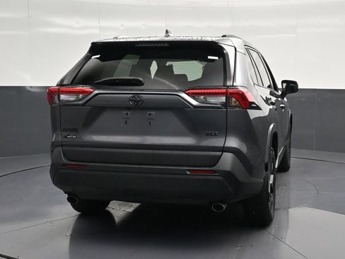 Used 2021 Toyota RAV4 XLE FWD image 2