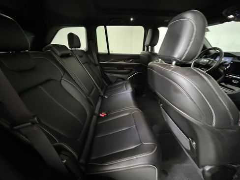 Used 2026 Jeep Grand Cherokee Limited w/ Limited Altitude Package AWD/4WD image 17