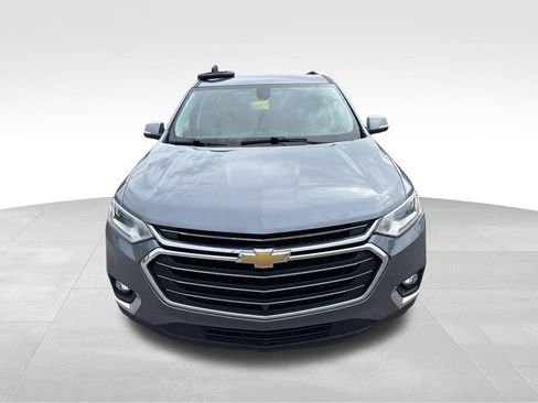 Used 2021 Chevrolet Traverse LT w/ LT Premium Package FWD image 3