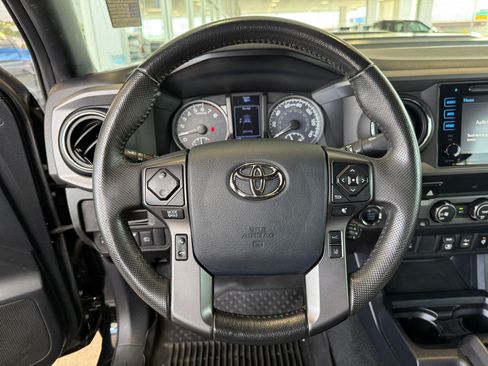 Used 2019 Toyota Tacoma TRD Sport AWD/4WD image 11