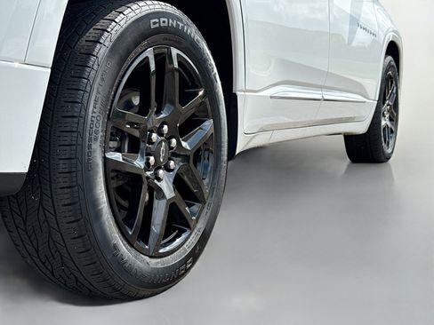 Used 2023 Chevrolet Traverse Premier AWD/4WD image 16