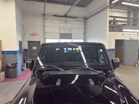 Used 2022 Jeep Gladiator Willys image 27