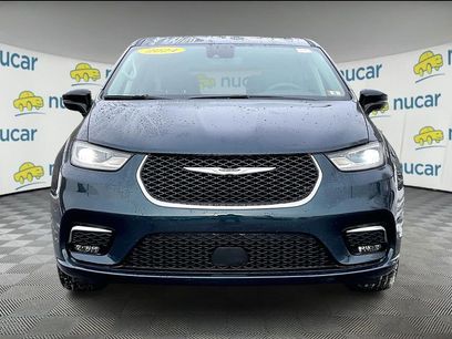 Used 2024 Chrysler Pacifica Touring-L