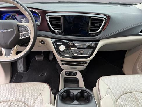 Used 2017 Chrysler Pacifica Limited w/ UConnect Theater Package image 13