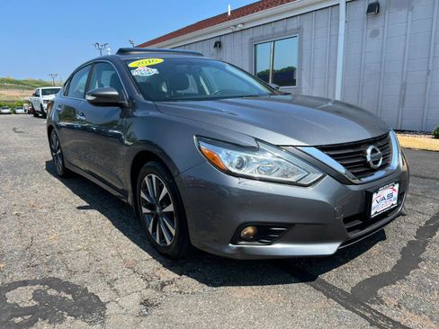 Used 2016 Nissan Altima 2.5 SL w/ 2.5 Technology Package FWD image 3