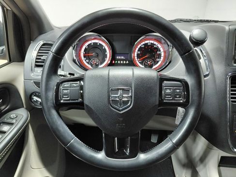 Used 2019 Dodge Grand Caravan SXT image 24