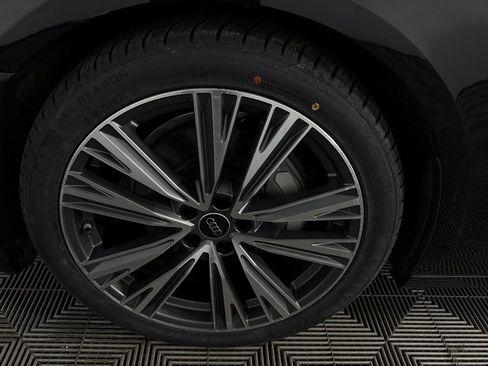 Used 2024 Audi A6 Premium Plus w/ Premium Plus Package image 11