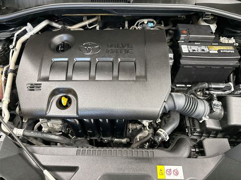 Used 2021 Toyota C-HR LE FWD image 31