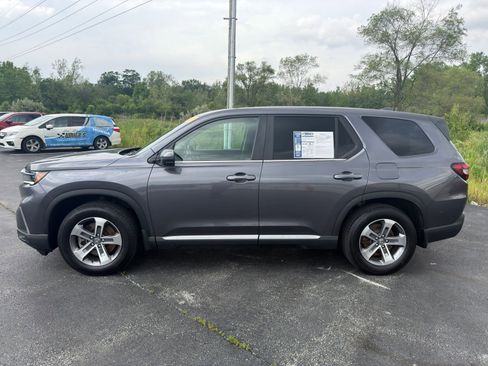Used 2025 Honda Pilot EX-L image 3