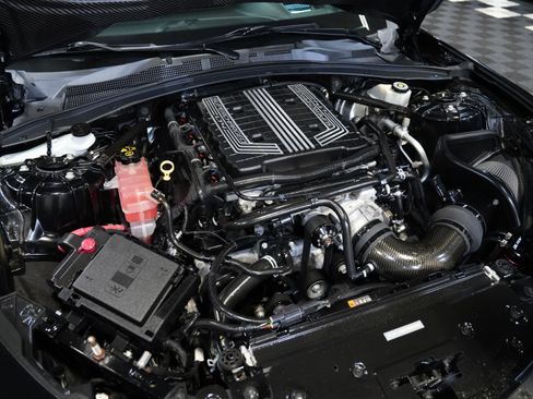 Used 2018 Chevrolet Camaro ZL1 RWD image 40