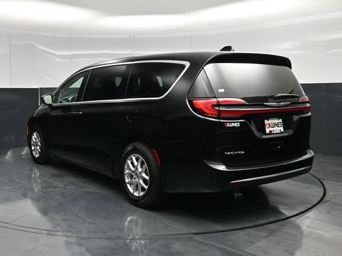 Certified 2024 Chrysler Pacifica Touring-L FWD image 12