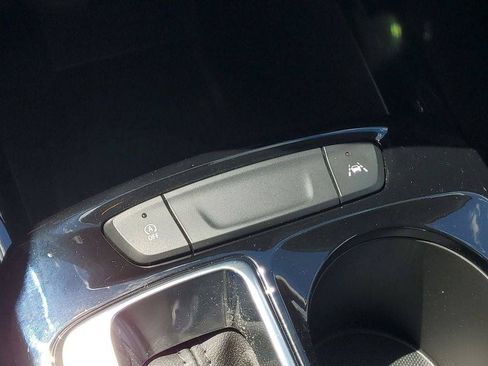 Used 2024 Chevrolet Trax LT w/ Driver Confidence Package FWD image 17