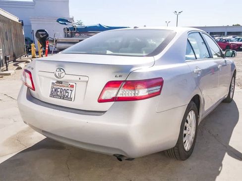 Used 2011 Toyota Camry LE image 9