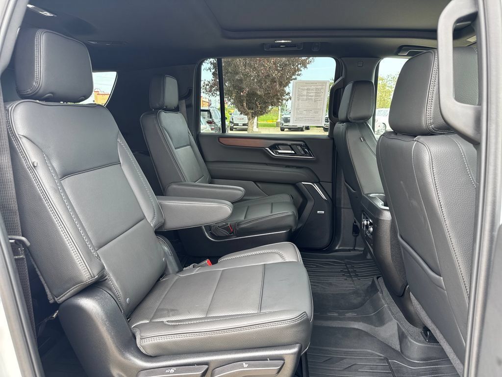 Used 2025 GMC Yukon XL Denali w/ Sun & Power Step Package AWD/4WD image 41