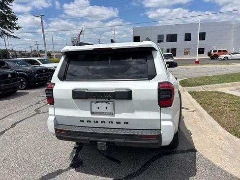 Used 2025 Toyota 4Runner SR5 AWD/4WD image 8