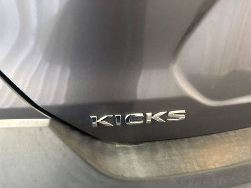 Used 2019 Nissan Kicks S FWD image 11