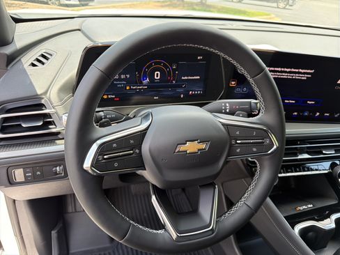 New 2026 Chevrolet Traverse LT w/ Driver Confidence Package FWD image 25