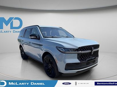 New 2025 Lincoln Navigator Reserve w/ Jet Appearance Package