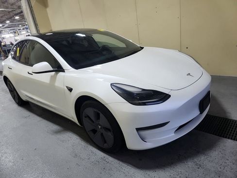 Used 2023 Tesla Model 3 Standard Range image 3