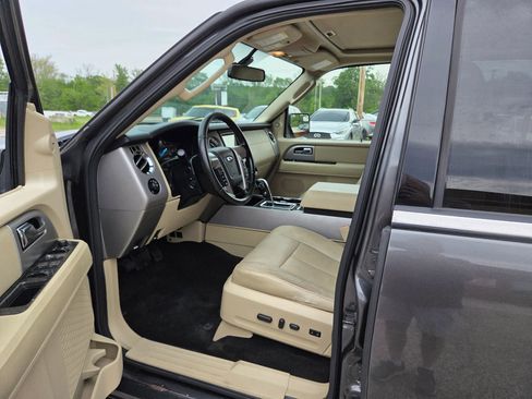Used 2017 Ford Expedition Limited w/ Equipment Group 301A AWD/4WD image 16